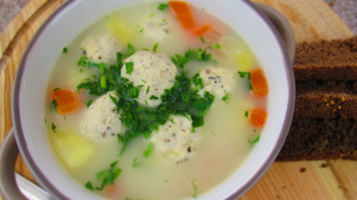 Суп овощной с фрикадельками из сыра