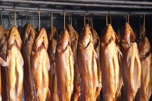 При панкреатите следует отказаться от копченой рыбы